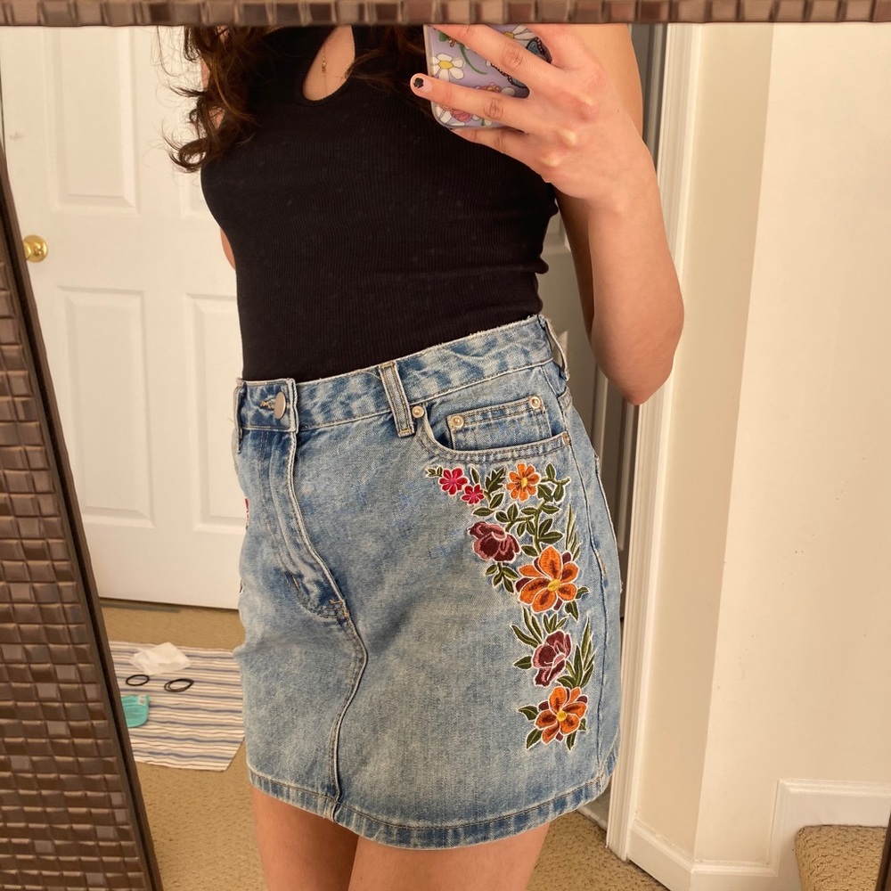 FOREVER 21 Floral Mini Denim Skirt - Picture 3 of 5